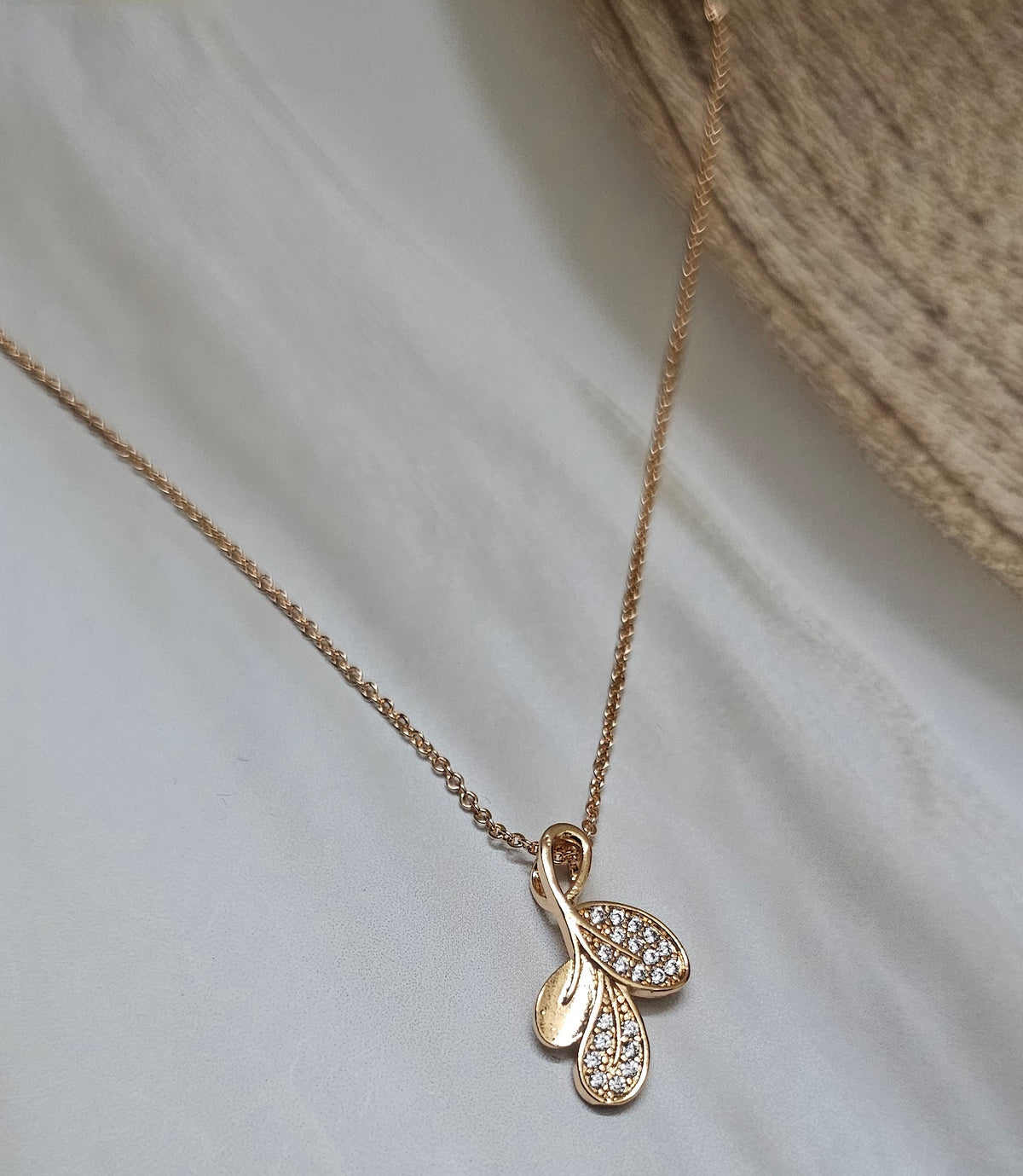 Leaf pendant chain