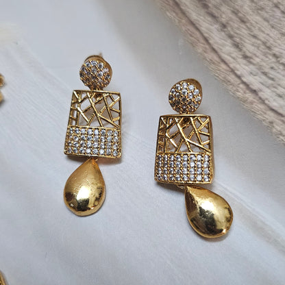 Stone studded neckset
