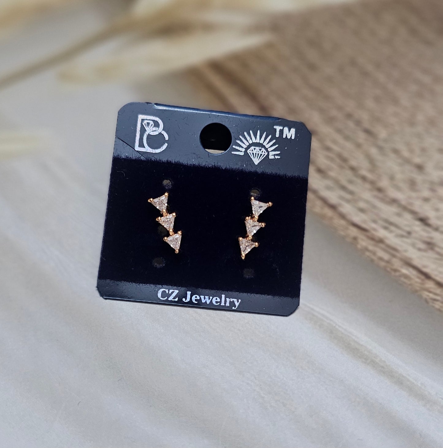 Tri triangle stud